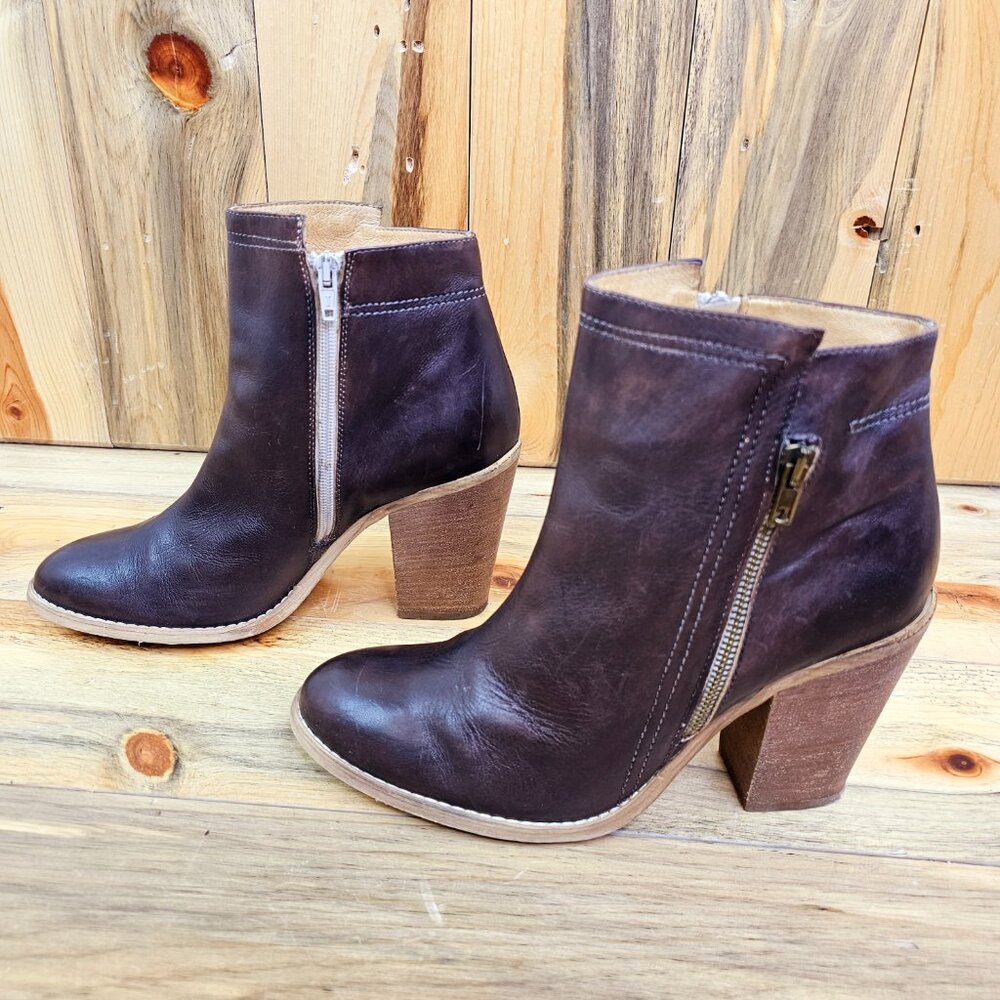 Mi Piaci Stacked Heel Leather Ankle Boot Size 9.5